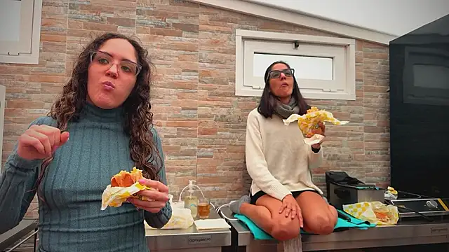 Snapshot of barfantasy chatting on February 7, 12:35 pm barfantasy online show from February 7, 12:35 pm