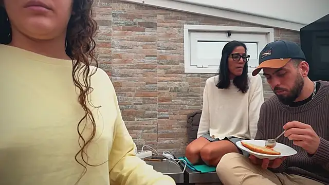 Snapshot of barfantasy chatting on February 18, 11:06 am barfantasy online show from February 18, 11:06 am