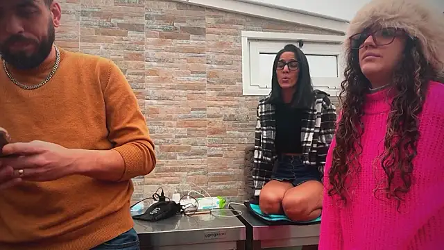 Snapshot of barfantasy chatting on January 19, 10:08 am barfantasy online show from January 19, 10:08 am