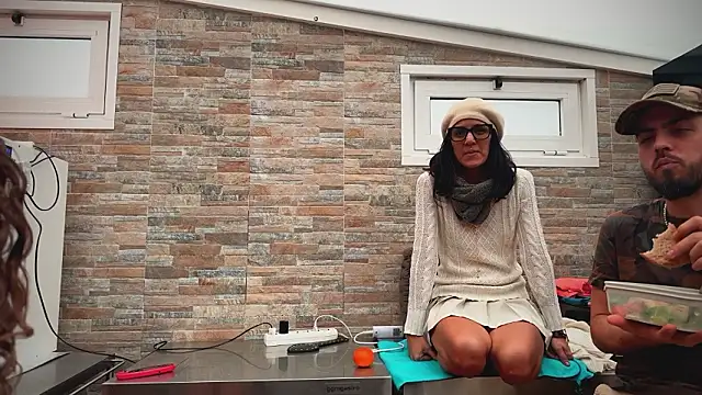 Snapshot of barfantasy chatting on February 10, 11:20 am barfantasy online show from February 10, 11:20 am