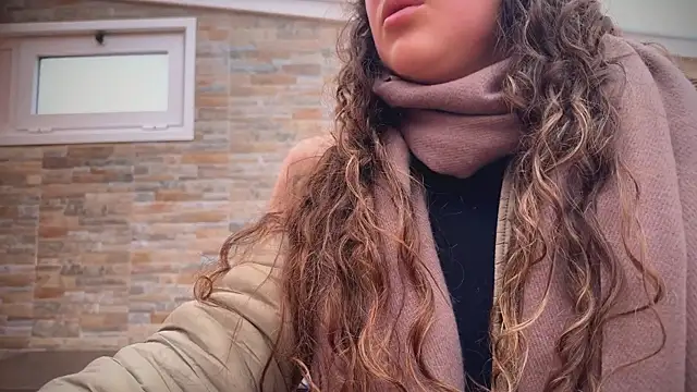 Snapshot of barfantasy chatting on November 12, 10:19 am barfantasy online show from November 12, 10:19 am