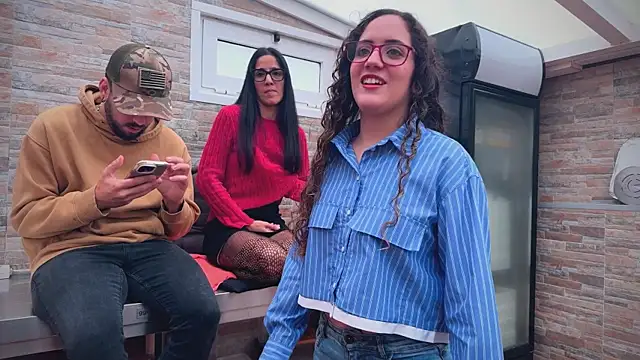 Snapshot of barfantasy chatting on December 2, 10:28 am barfantasy online show from December 2, 10:28 am