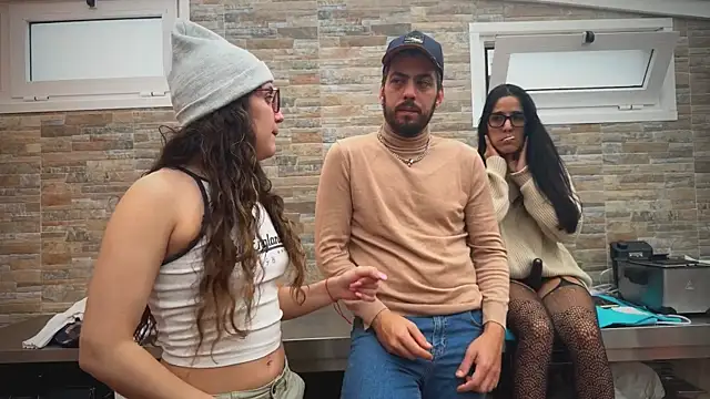 Snapshot of barfantasy chatting on November 18, 10:40 am barfantasy online show from November 18, 10:40 am