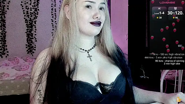 strawberry elfcat online show from July 8, 9:59 pm
