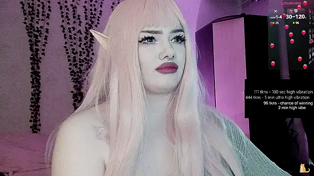 Snapshot of strawberry_elfcat chatting on May 21, 5:49 am strawberry elfcat online show from May 21, 5:49 am