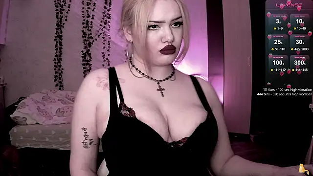 strawberry elfcat online show from December 1, 10:21 pm