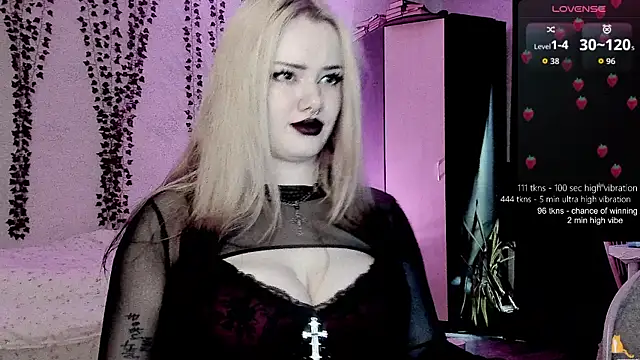 strawberry elfcat online show from July 31, 11:46 pm