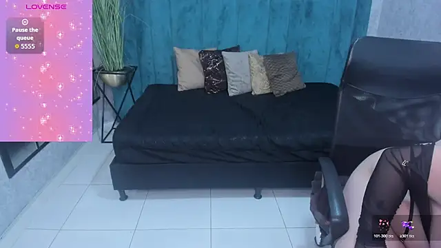 Snapshot of meliboobs_ chatting on February 13, 5:07 am meliboobs online show from February 13, 5:07 am