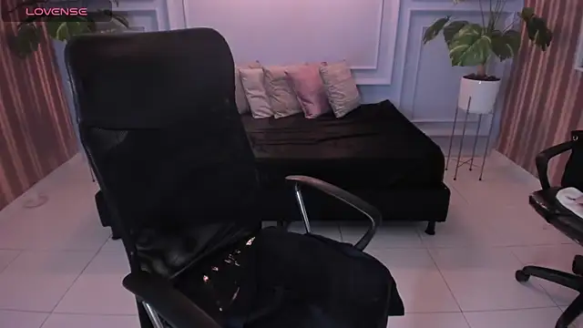 Snapshot of meliboobs_ chatting on February 20, 10:01 pm meliboobs online show from February 20, 10:01 pm