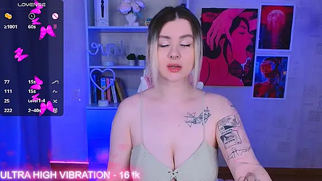 Snapshot of cutie_mili chatting on March 10, 5:11 am cutie mili online show from March 10, 5:11 am