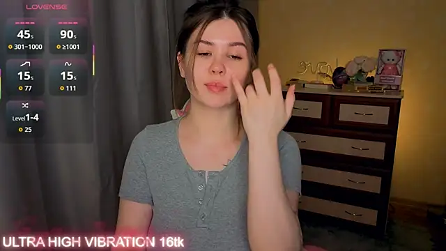 cutie mili online show from April 1, 3:09 pm