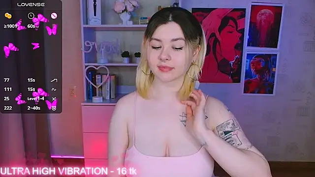 Snapshot of cutie_mili chatting on February 25, 3:31 am cutie mili online show from February 25, 3:31 am