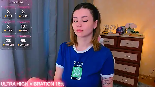 Snapshot of cutie_mili chatting on September 18, 7:33 am cutie mili online show from September 18, 7:33 am