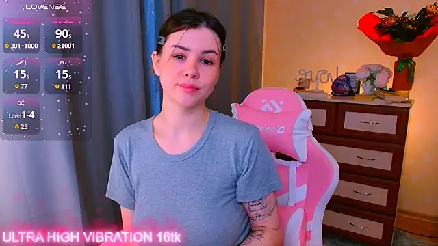 Snapshot of cutie_mili chatting on October 2, 8:07 am cutie mili online show from October 2, 8:07 am
