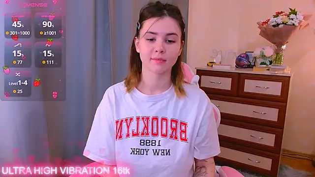 Snapshot of cutie_mili chatting on October 10, 6:36 am cutie mili online show from October 10, 6:36 am