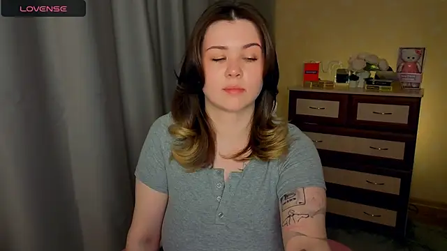 cutie mili online show from April 19, 12:06 pm