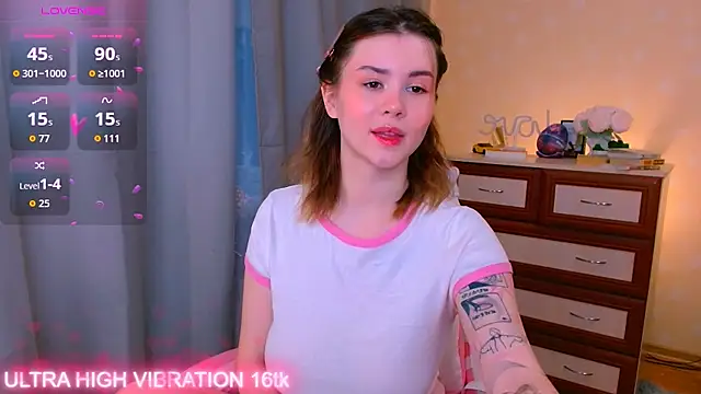 Snapshot of cutie_mili chatting on October 18, 9:22 am cutie mili online show from October 18, 9:22 am