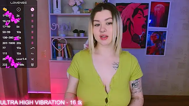 Snapshot of cutie_mili chatting on March 4, 10:35 am cutie mili online show from March 4, 10:35 am