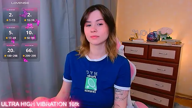 Snapshot of cutie_mili chatting on October 17, 8:28 am cutie mili online show from October 17, 8:28 am