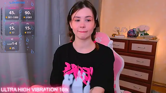 Snapshot of cutie_mili chatting on October 19, 7:11 am cutie mili online show from October 19, 7:11 am