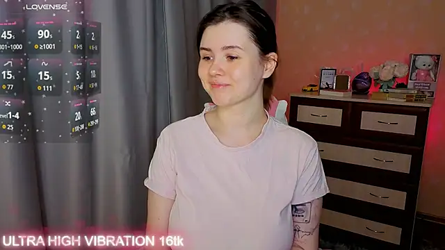 cutie mili online show from November 27, 8:37 am