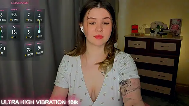 cutie mili online show from May 4, 8:28 am