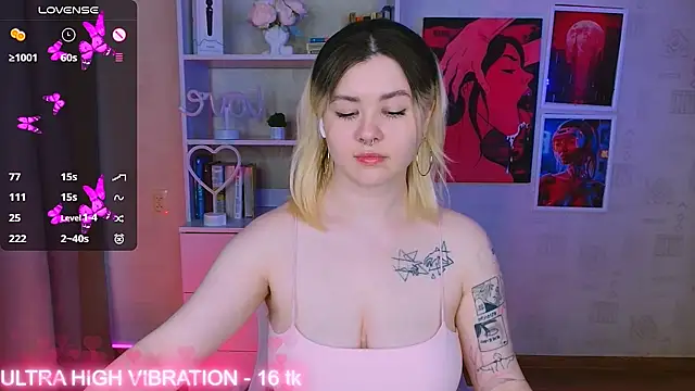 Snapshot of cutie_mili chatting on February 24, 10:15 am cutie mili online show from February 24, 10:15 am