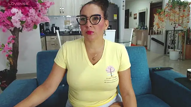 Snapshot of dakota_johnson10 chatting on October 26, 11:32 am dakota johnson10 online show from October 26, 11:32 am