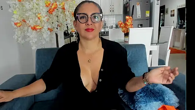 Snapshot of dakota_johnson10 chatting on October 31, 9:32 pm dakota johnson10 online show from October 31, 9:32 pm