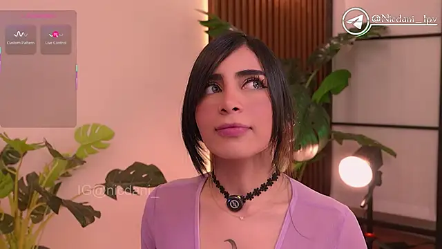 Snapshot of nicdani_1 chatting on October 19, 12:46 am nicdani 1 online show from October 19, 12:46 am