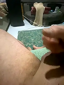 Snapshot of azginnn35 chatting on December 14, 2:18 am azginnn35 online show from December 14, 2:18 am