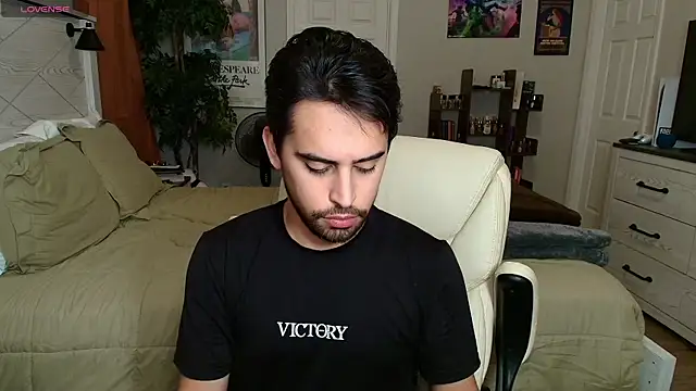 Snapshot of thonylewys chatting on June 21, 8:36 pm thonylewys online show from June 21, 8:36 pm