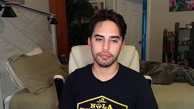 Snapshot of thonylewys chatting on June 5, 8:25 pm thonylewys online show from June 5, 8:25 pm