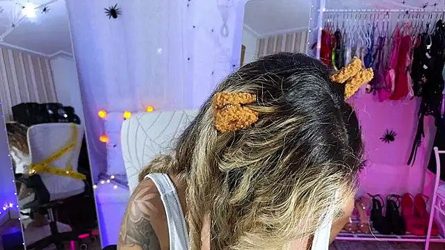 Tawny cox online show from October 21, 5:40 am