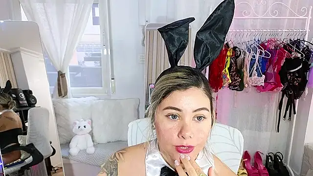 Tawny cox online show from February 14, 9:53 am