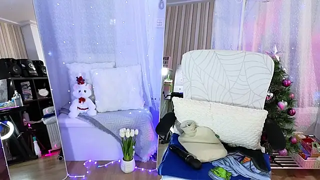 Tawny cox online show from December 19, 10:39 am