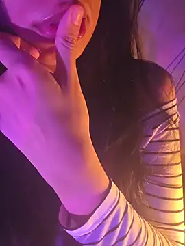 aloneathome online show from December 4, 6:07 pm