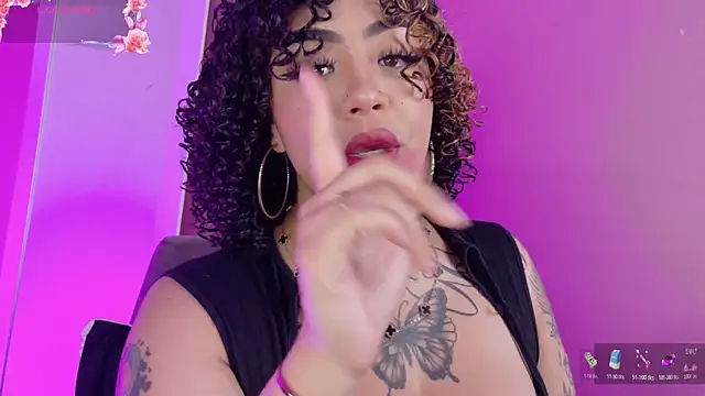 foxxy-lov3 online show from April 20, 2:18 pm