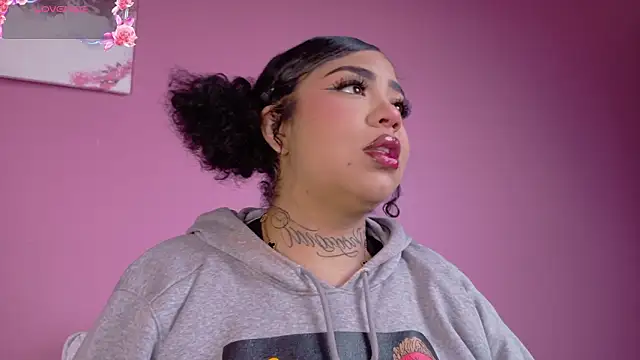 foxxy-lov3 online show from March 14, 1:50 pm