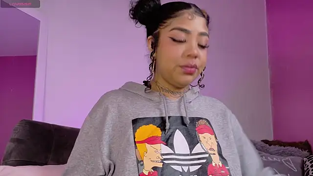 foxxy-lov3 online show from February 12, 1:33 pm