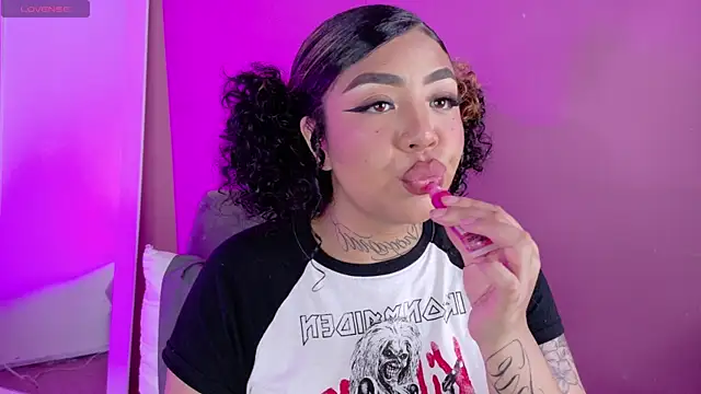 foxxy-lov3 online show from May 19, 4:03 pm