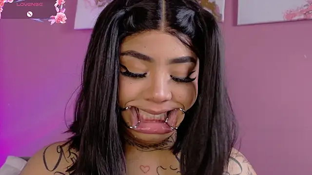 foxxy-lov3 online show from March 31, 1:46 pm