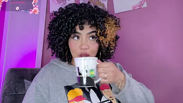 foxxy-lov3 online show from May 25, 1:43 pm