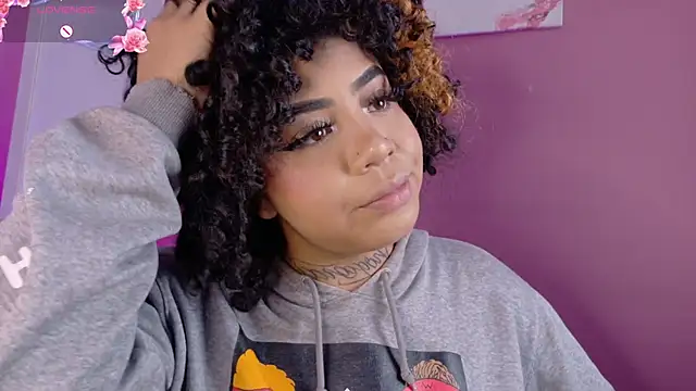 foxxy-lov3 online show from April 11, 1:59 pm