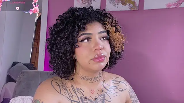 foxxy-lov3 online show from March 24, 2:28 pm