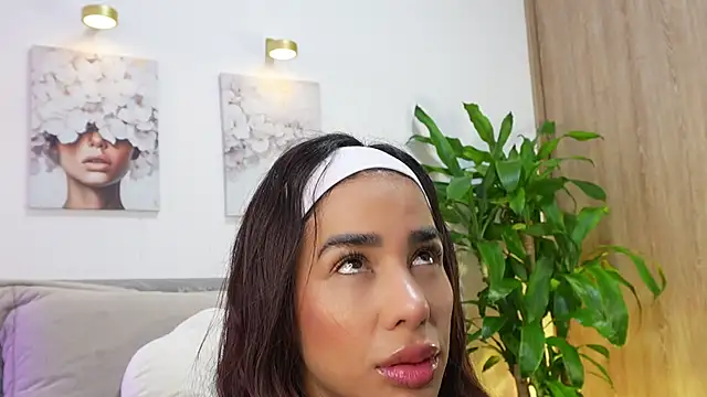 katie cruz online show from May 25, 11:09 am