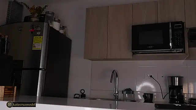 katie cruz online show from October 4, 11:12 am