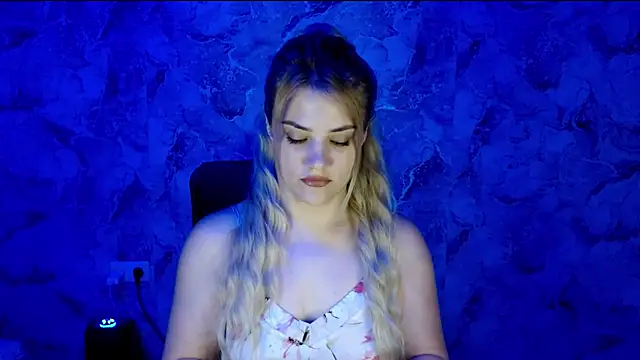 Snapshot of nika_gold1 chatting on May 23, 5:23 pm nika gold1 online show from May 23, 5:23 pm