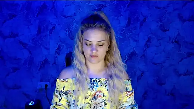 Snapshot of nika_gold1 chatting on June 15, 2:50 pm nika gold1 online show from June 15, 2:50 pm