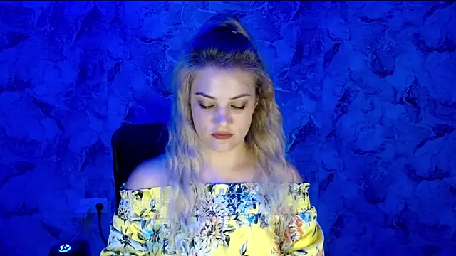 Snapshot of nika_gold1 chatting on June 13, 3:54 pm nika gold1 online show from June 13, 3:54 pm